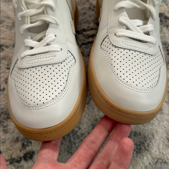 Men’s Veja V-10 Sneakers - Picture 6 of 10